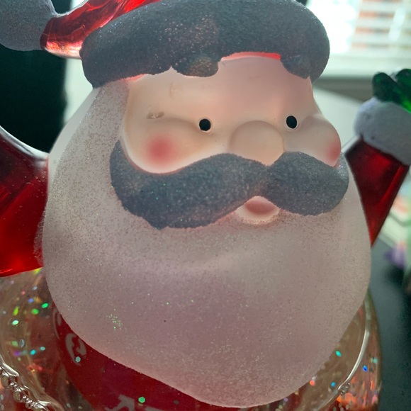 Christmas snow globe with light and motion - Picture 3 of 7